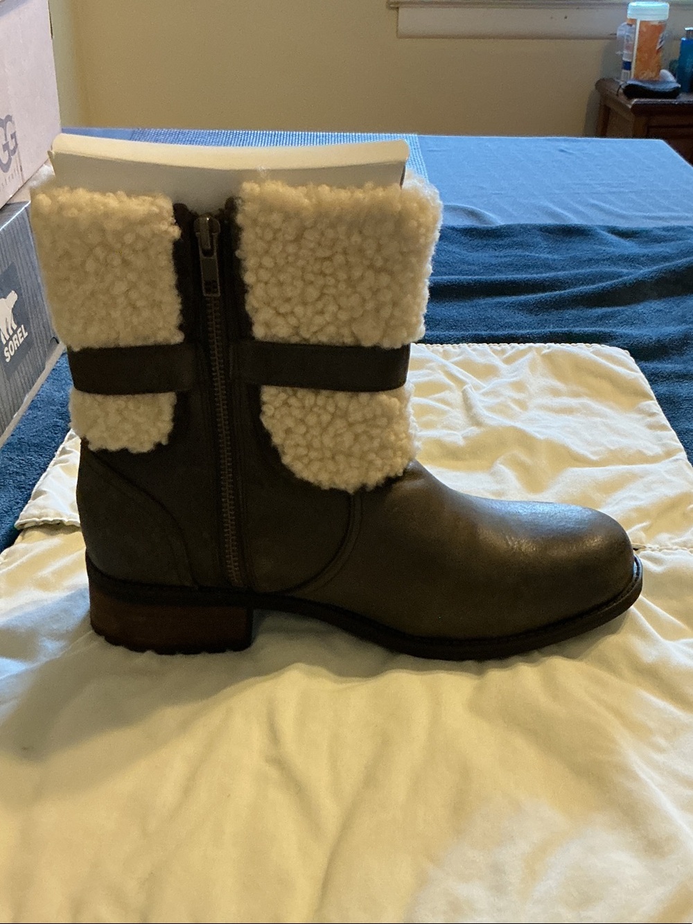 UGG Gray Leather Shearling-Trim Side-Zip Short Boot